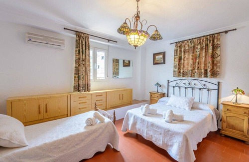 Alcaucin Hotel | Großes Familienhaus mit privatem Pool in Strandnähe