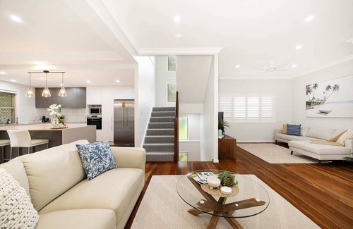 Taringa Haus | Large Family Pool Home in Taringa|6km to CBD|Pets