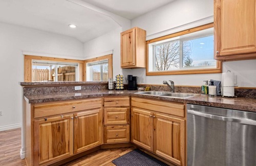 Lewiston Haus | Large Fenced Yard and Outdoor Patio