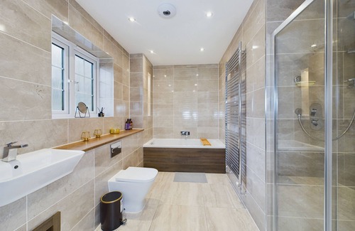 Rochford Haus | Large group house with games room close to Southend on Sea