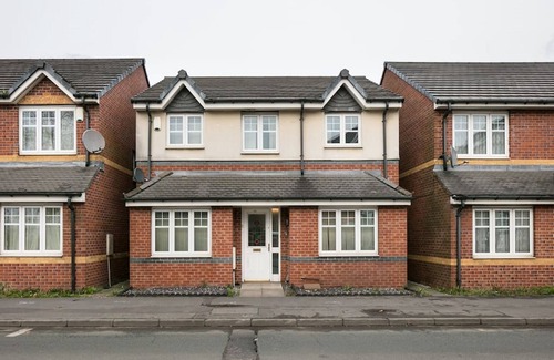 Cheetham Hill Haus | Large group or Contractors Short Term Accommodation, Elizabeth street