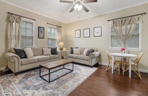 New Iberia Haus | Large Groups Welcome - 2 Homes Next Door