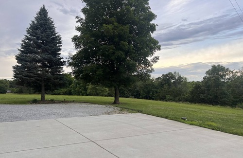 Nauvoo Haus | Large home with 35+ guests : 10 Minutes from Nauvoo