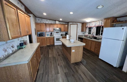 Preston Haus | Large Home with Ample Space for Family and Groups