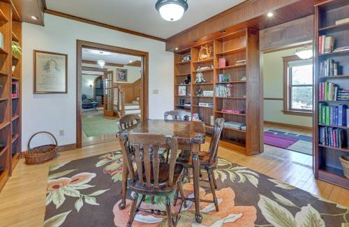 Wisconsin Dells Haus | Large Home with Indoor Basketball Court and Game Room!