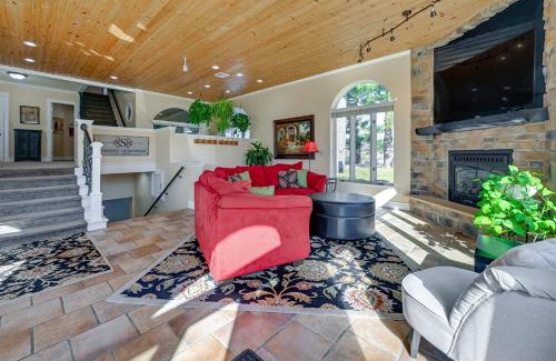 Wisconsin Dells Haus | Large Home with Indoor Basketball Court and Game Room!