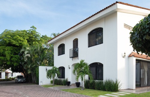 Colima Haus | Großes Haus in Wohnanlage zu Fuß in die Innenstadt.