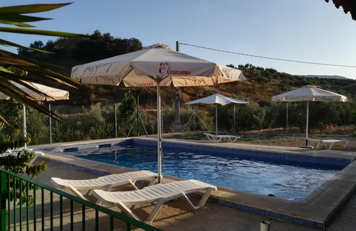 Fuente-Tojar Hütte | Large house located in an olive grove, near the river Caicena.