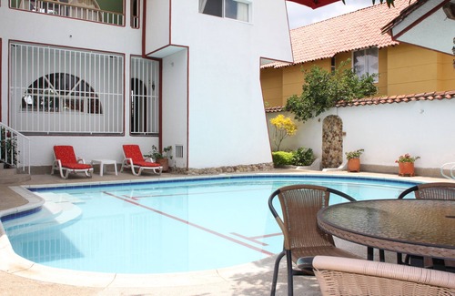 Anapoima Haus | Large house with pool, bolirana, BBQ, Wifi and private parking near the center..