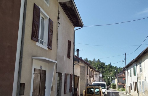 Saint-Claude Haus | Large independent housing renovated