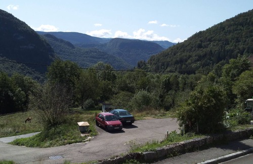 Saint-Claude Haus | Large independent housing renovated