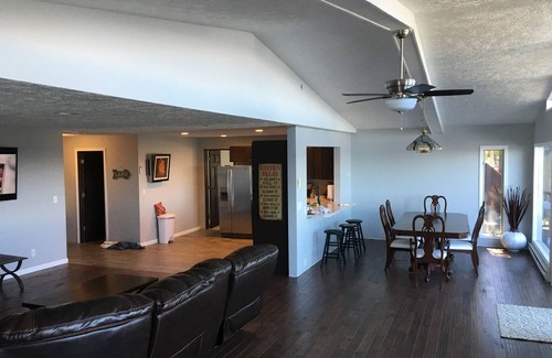 Silver Lake Hütte | Large Lake House 30 Meter vom Wasser entfernt mit eigenem Dock aus der Tür.