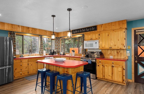 Leavenworth Haus | Large Lodge with 2 Gamerooms for Twice the Fun