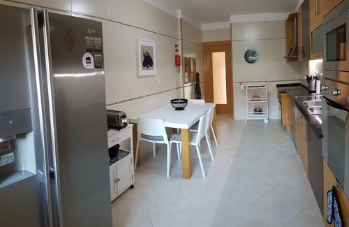 Portimao Wohnung | Großes Luxus-Apartment mit Pool, Garage, Klimaanlage und kostenfreiem WLAN