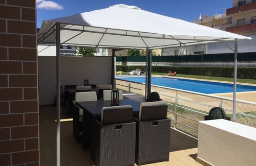 Portimao Wohnung | Großes Luxus-Apartment mit Pool, Garage, Klimaanlage und kostenfreiem WLAN