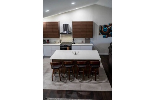 Fitchburg Haus | Large Modern Family Home