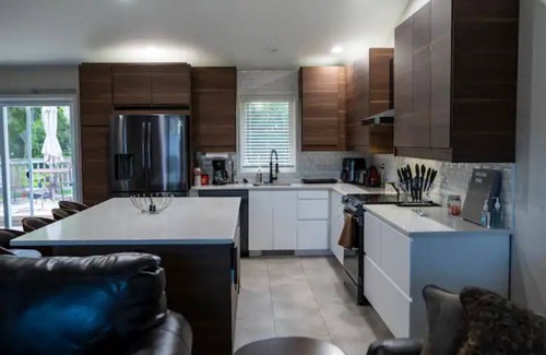 Fitchburg Haus | Large Modern Family Home