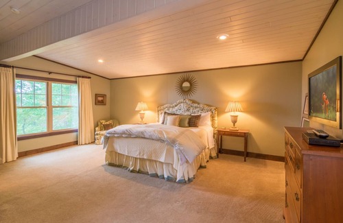 Boone Kabine | 6BD / 5BA am bewaldeten Berghang mit Long Range Views, Whirlpool, King Suiten, Billardtisch, in der Nähe von App Ski Mtn!