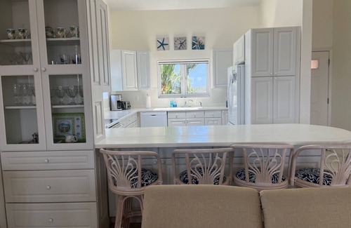 Bell Channel Bay Eigentumswohnung | Large Ocean View Penthouse with Private Beach
