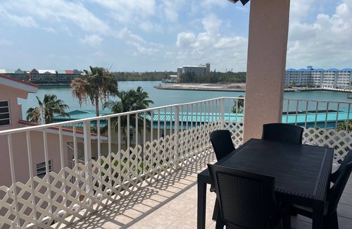 Bell Channel Bay Eigentumswohnung | Large Ocean View Penthouse with Private Beach