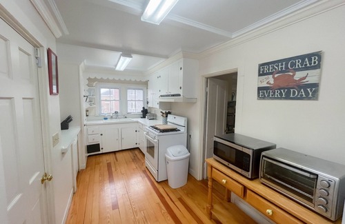 Brant Rock Haus | Large Oceanfront Home in Exclusive Brant Rock Section of Marshfield - Sleeps 10