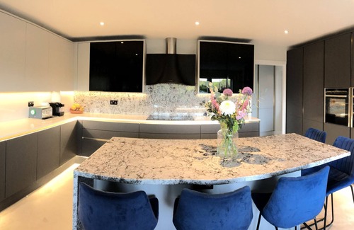 Wimborne Haus | Large outstanding house, 20 mins from the beach with gardens, pool & hot tub