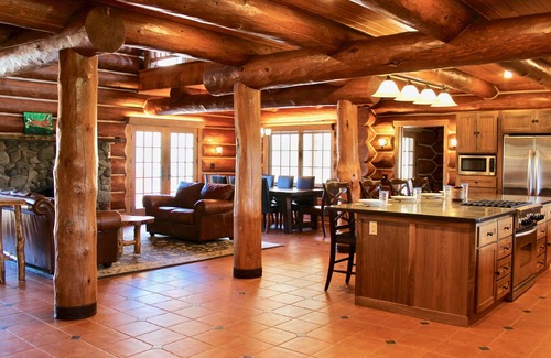 Shell Haus | Großes, malerisches Luxusblockhaus für die ganze Familie.