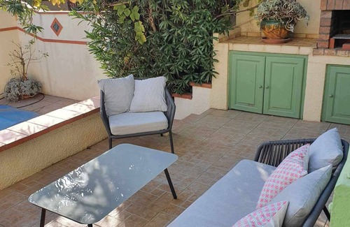 Le Port Haus | Large pleasant house with a flowery garden and a swimmingpool