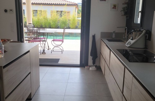 Lunel Haus | large pool and jacuzzi villa