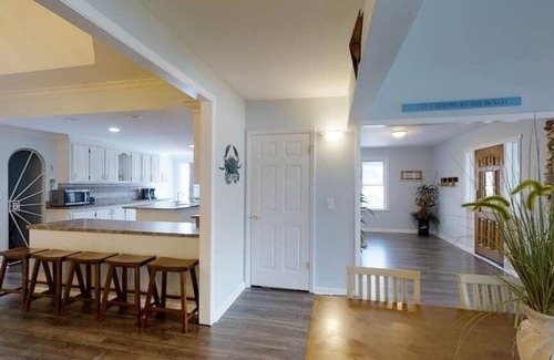 Inlet Harbour Haus | LARGE,Pool,pool table,Arcade,2 Golf Carts,6 Kayaks,free linen,Hot Tub,near beach