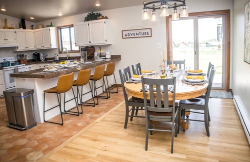 Durango - Purgatory Haus | Large Private Ranch, Dog Friendly, Hot Tub, Pool Table, Week and Month Discounts