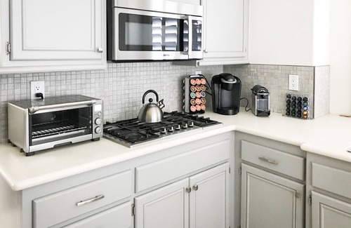 Topaz Haus | GROSS, PRIVATE Yard & Salzwasser, Beheizter Pool / Spa Smart Home Virtuelle 3D-Tour!