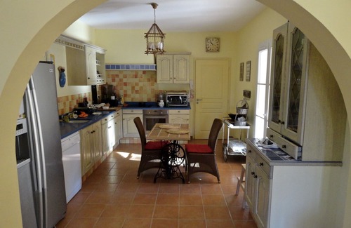 Besse-sur-Issole Sonstige | Gran casa de campo provenzal de 250 m2 con piscina y jardín maduro.