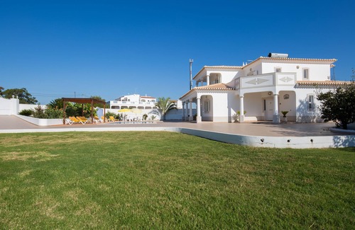 Albufeira Villa | Große, geräumige Villa mit 4 Schlafzimmern, eigenem Pool, Klimaanlage und Meerblick