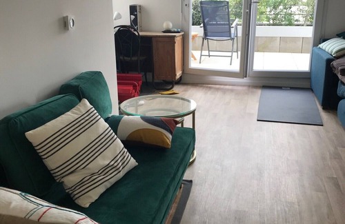 Noisy-le-Sec Wohnung | Large studio with direct access to Paris
