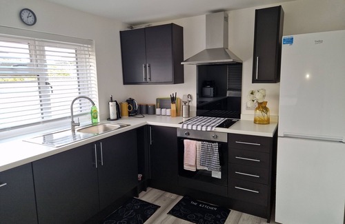 Swindon Haus | Large Swindon House | Big Garden for Photoshoot