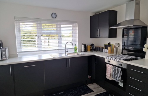 Swindon Haus | Large Swindon House | Big Garden for Photoshoot