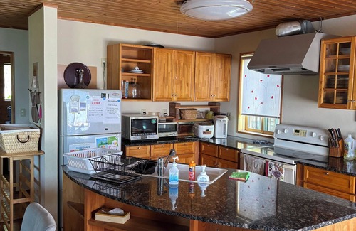 Shimosuwa Haus | Large Western House with deck overlooking Lake Suwa, Sth Alps & Mt Fuji