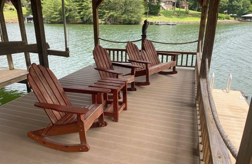 Taylorsville Haus | Lark's Nest on Lake Hickory w/Dock & Tesla Charger