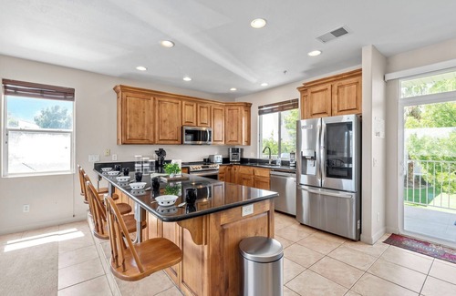 St. George Eigentumswohnung | 1805 | PS4, PACK N` PLAY, BEAN TASCHEN, GROSSER FAMILIENBEREICH, PRIVATER BALKON UND MEHR!