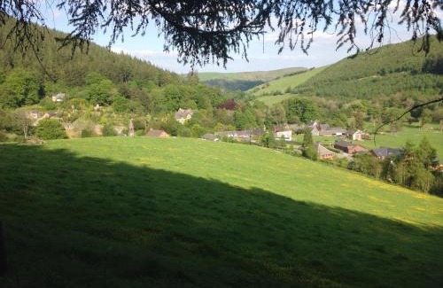 Abbey-Cwmhir Bed & Breakfast | Laurel Bank