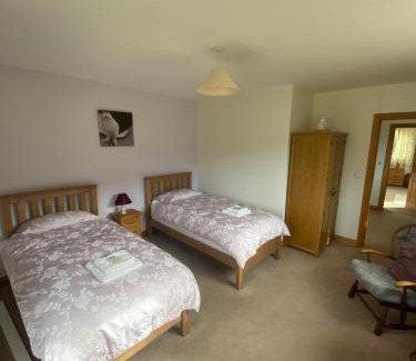 Abbey-Cwmhir Bed & Breakfast | Laurel Bank