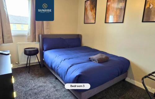 Dundee Wohnung | LAW 1 - INVOICE and REDUCED PRICE are only by SUNRISE SHORT LETS DUNDEE, 4 Rooms, 4 Beds with TV's and Fans, BRAND NEW FURNITURE, FRESHLY REDECORATED Rooms, Free Private Parking, Fully Equipped, Group Favourite, 5 mins TO CENTRE - Long Stays