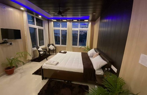 Bullawala Haus | Laxmi Bhawan: 2nd floor Luxury guest suite