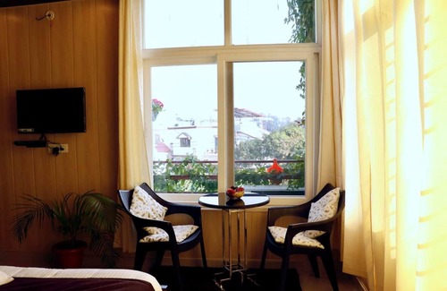 Bullawala Haus | Laxmi Bhawan: 2nd floor Luxury guest suite