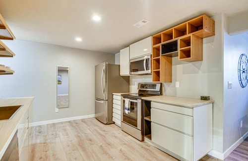 Layton Wohnung | Layton Vacation Rental - Close to Hiking Trails!