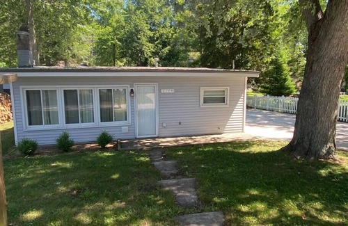 Cadillac Haus | Lazy Acorn 'Blue Gill "Haus am See Mitchell Canal