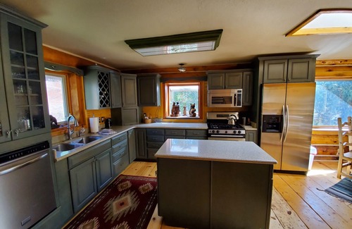 Summit County Kabine | Lazy Bear Hideaway -Your Spacious Mountain Retreat! Sleeps 30