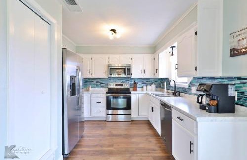 Abilene Haus | Lazy Boho Resort: Roomy Lux. Home w/Private Pool