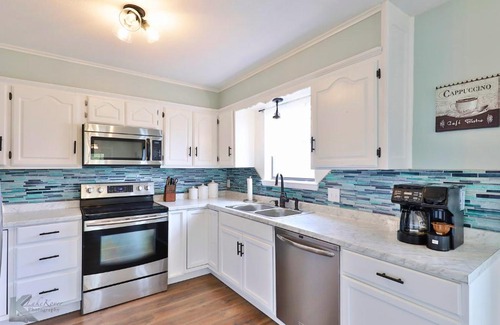 Abilene Haus | Lazy Boho Resort: Roomy Lux. Home w/Private Pool